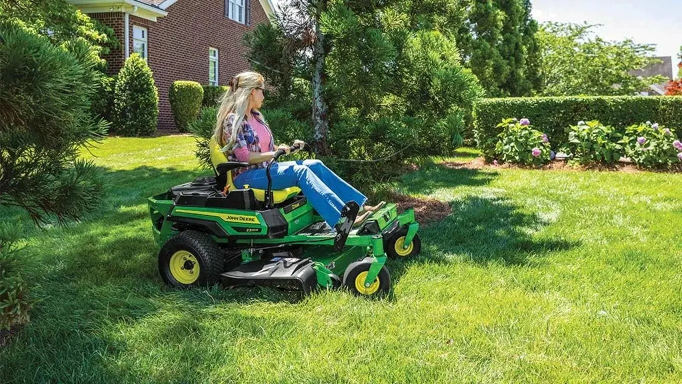 Z20R ZTrak™ Mower with 42-in. Decks - Image 3